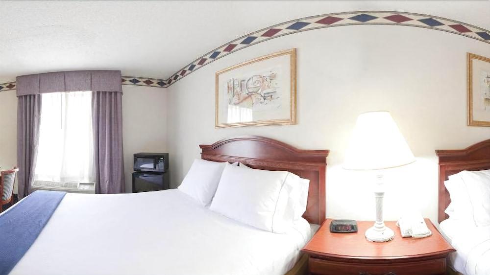 Holiday Inn Express Hotel & Suites Mebane, An Ihg Hotel Exterior foto