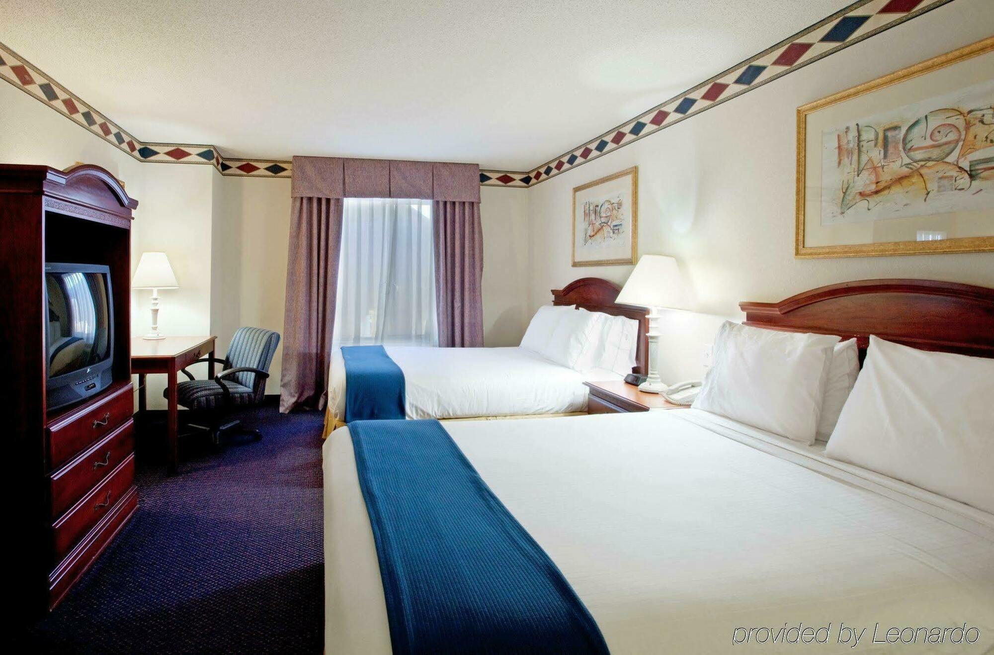 Holiday Inn Express Hotel & Suites Mebane, An Ihg Hotel Exterior foto